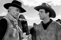 John  Wayne (links)
